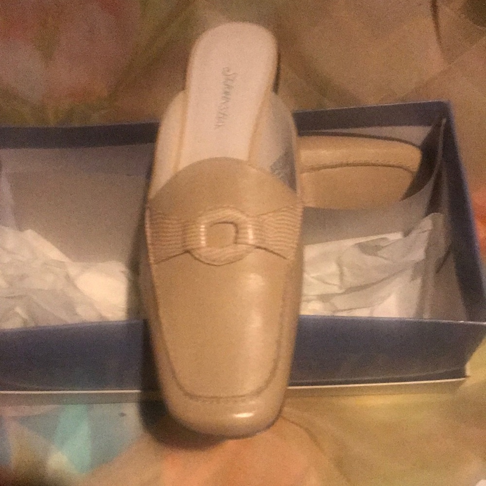 St. John’s Bay size 7 slip on tan colored brand new never worn shoes